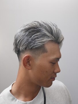 アストロ(ASTRO) ハイライトショート×フェード/ホワイトメッシュ/メンズカット