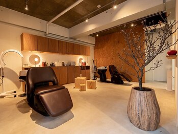 エスケーネスト(SK nest)の写真/【ヘッドスパ,炭酸スパが大人女性に好評♪】カット技術×丁寧な接客で貴方の行きつけサロンに