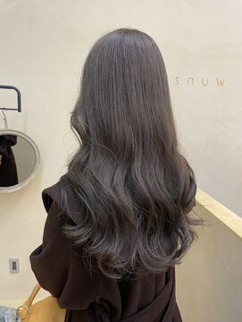 スニュウ(snuw) グレージュカラー