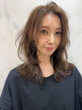 伸ばしかけでも即垢抜ける！AFLOATのレイヤー技術で創る、大人可愛い最旬セミロングスタイル♪