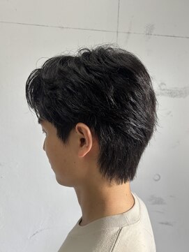 ダーツ(darts) 刈り上げないセンターパート