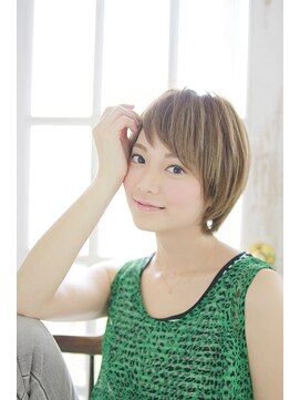 ラクシア(LUXIA) ハイトーンショートスタイル