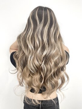 アルマバイロサ(ALMA by ROSA) シールエクステでブロンドバレイヤージュ/担当rui