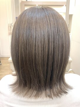 アルターリール(aL ter Rire) 赤み消しグレージュ/イルミナカラー/切りっぱなしボブ/福原遼華