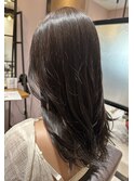 柔らかいシルエットで大人可愛いアッシュカラー