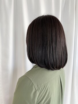 サクラ(SAKURA) ロブ/ボブ/内巻きボブ/スモーキーグレー/暗髪/艶髪