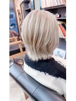 オト(oto)&nbsp;透明感と軽さを纏う　大人ホワイトベージュ/ショート
