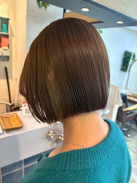 ネウィ 八王子(newi) 大人かわいい切りっぱなし艶々ブラウンカラー