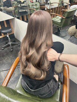 エミタス 柳通り(Emitas.) ミルクティーベージュのロングウェーブ