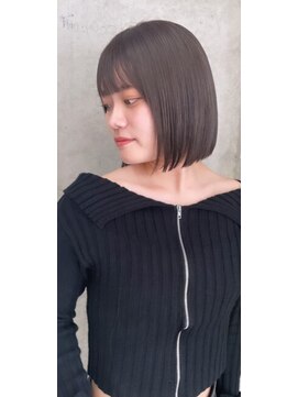 ジーナ 福岡千早(Zina) 切りっぱなしボブ