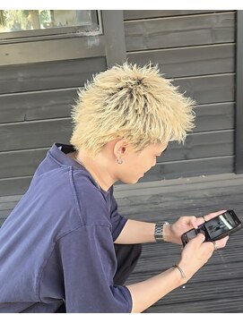 ブロンドスパイキーショート