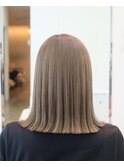 切りっぱなし外はねボブ