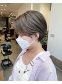 耳かけショートセンターパートショートボブハイライト