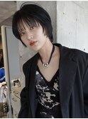 落ちる黒髪と大人シャギーショート　英心