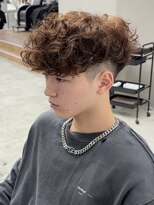 ラヴィズムバイフィフス(LUVISM by fifth) スペインカールスパイラルパーマ刈り上げ万代新潟駅外国人風