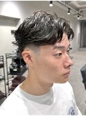 センターパートラルフカールニュアンスパーマテーパーフェード