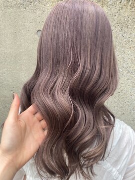 ネオリーブエム(Neolive em;) 柔らかさのあるパープルベージュ