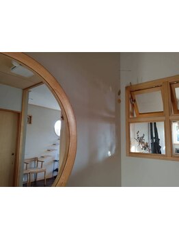 閑静な住宅街にある１席だけのプライベートサロン。自然の音の中でリラックスしてお過ごしいただけます。