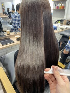 モク(mok) 艶感ブラウンベージュ