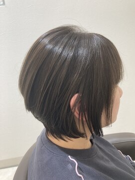 プレジールバイラファブリック(PLAISIR by LA FABRIQUE) 【下田】前下がりのショートボブ
