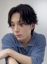 抜け感で魅せる、ナチュラルな色気◎ニュアンスセンターパート