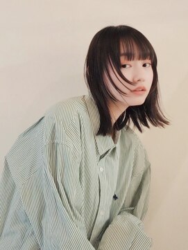 シースルーバング×ナチュラル外ハネストレート