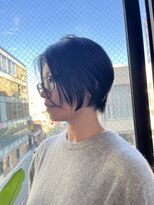 ビハインドザカーテン(BEHIND THE CURTAIN)&nbsp;くせ毛を活かしたレイヤーカットショートボブ×インナーカラー