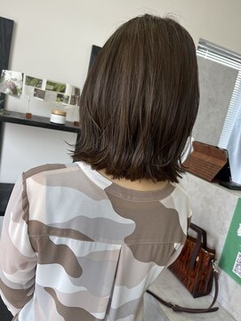 ヘアーコントレイル(hair contrail) 外はねボブ×オリーブグレージュ
