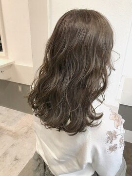 ジゼル(GiseL) マットベージュ/ダブルカラー/ブリーチ/髪質改善/ミルクティー