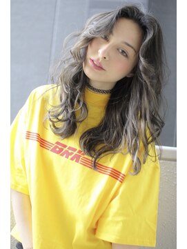 アマンドール(Aman D'or) 外国人風３Dハイライト×グレーアッシュ