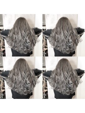 シュプバイトゥーミー(sup.by tomee) ブルージュ【担当　末吉】