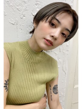 イルウィ(irwi) 【こなれ感】センターパート　ショートヘア　ハイライトカラー