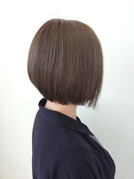 ケンジサナンド(KENJE Sanando) 前下りレイヤーボブ