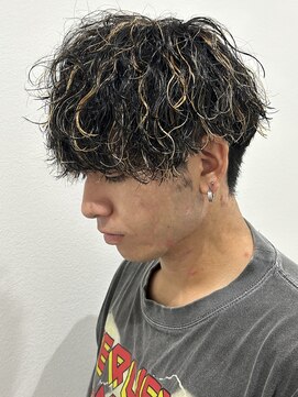 ヒュイル バイ ニアウ(Hwyl by Niau) メンズマッシュパーマ波巻きスパイラルパーマニュアンスパーマ