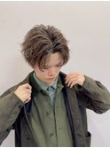 センターパートウルフ無造作パーマハイライト