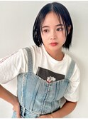 透け感暗髪カラー×切りっぱなしボブ×センターパート