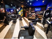 バーバースタイルクラブフォー(BARBER STYLE CLUB 4)の雰囲気(扉を開ければ、ヒップホップが響き、非日常を味わえます。)