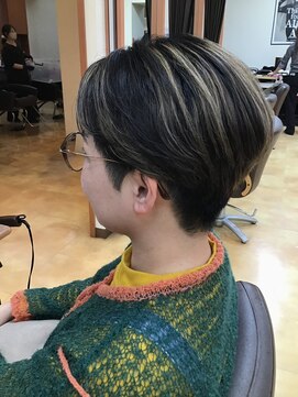 ヒラトヤ 肴町店 イヤリングカラーミルクティー柔らかボブ小顔大人ショート