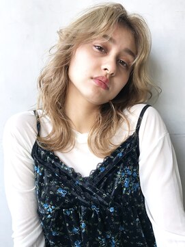 アイティー バイ アルバム 中野店(IT by ALBUM) センターパートウェーブ巻き_耳かけウェーブパーマ_27404