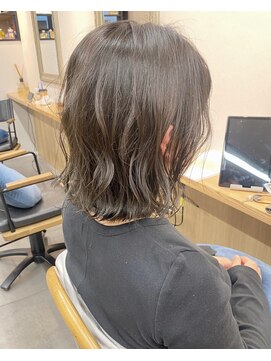 サンド 表参道(sand) ぱつふわボブ10代20代30代透け感オリーブカラー表参道