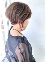 ムーンジェジェ(moon jeje) 白髪ぼかしハイライト入り似合わせ自在♪大人丸みショートby柴立