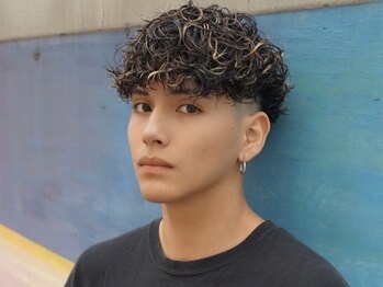 ウェイビーエフティフィフス 横浜西口(WAVEY ft.fifth)の写真/《*ウェイト高めのショートヘアが◎*》ショートヘアと相性の良い無造作な質感のスペインカールが人気＊