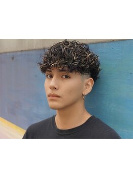 《*ウェイト高めのショートヘアが◎*》ショートヘアと相性の良い無造作な質感のスペインカールが人気＊