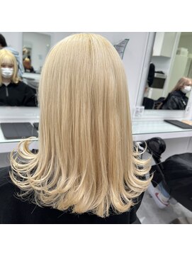 シー 池袋(SHE) ホワイトブロンド