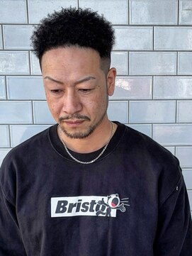 サンディーズバーバーショップ(Sandees) ショートアフロフェード針金パーマ