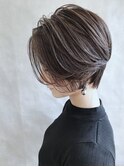 ショートボブワイドバングホワイトブロンド外はね美髪20代30代