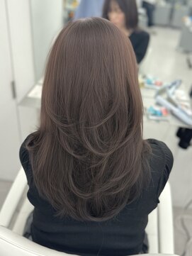 アマトウキョウ アユンチェ(AMA TOKYO×AYUNCHE) ブリーチなし　レイヤーカット　ベージュカラー　透明感カラー