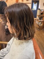 ロウスリー(Lowsly)&nbsp;プレイングカラールーズウェーブ　ボブパーマハイライト30代40代