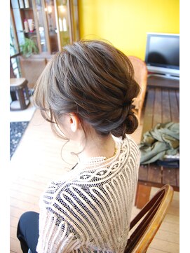 ベル(BELL) きれいめナチュラルローシニヨン【BELL桜新町/用賀】