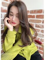 エニー 栄(Any)&nbsp;透明感と柔らかさを纏うアッシュオリーブ